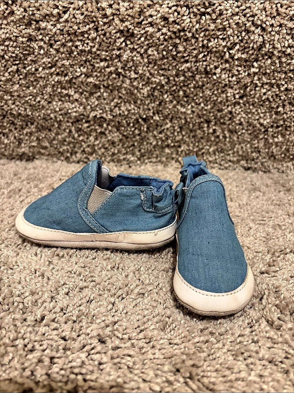 Robeez soft sole “sneaker” 6-12 Months